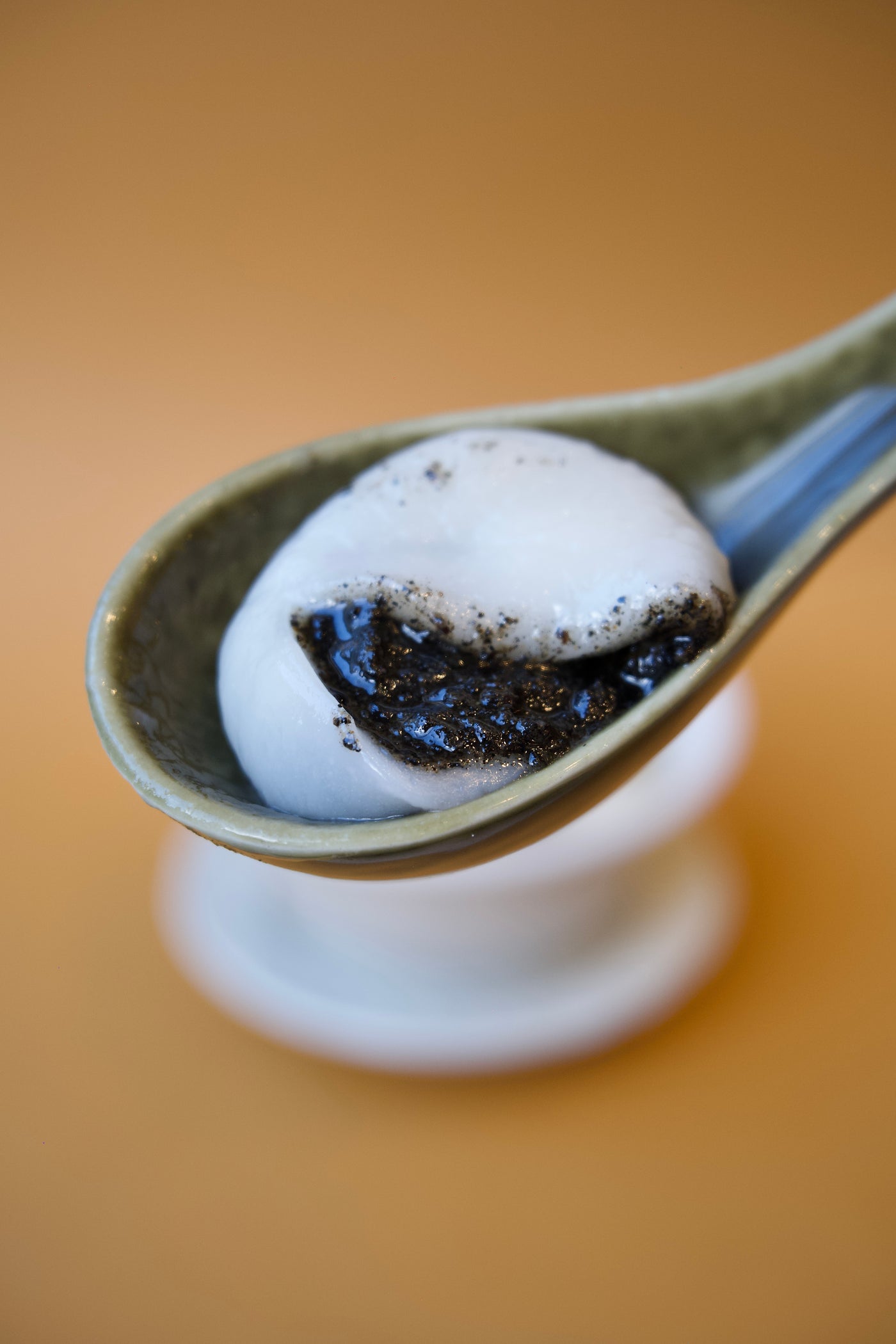 Handmade Black Sesame Tong Jyun in Ginger Soup (6 pcs)